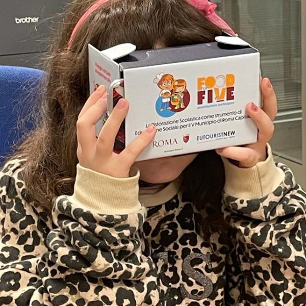 Le borracce, il visore VR e la foodbag: gli attrezzi per la sostenibilità e l’innovazione nella ristorazione scolastica del V Municipio di Roma Capitale